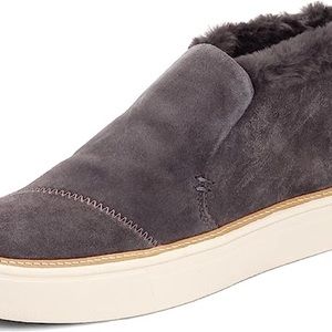 Super cute TOMS Paxton mid-cut slip on, size 8.5…..NWT!